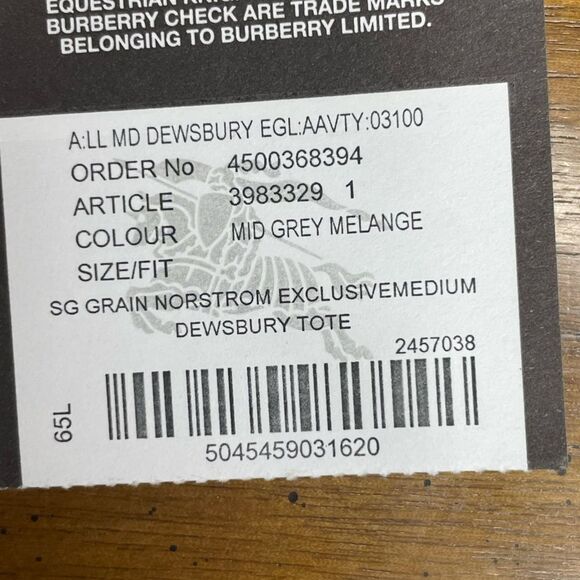 NWT/Burberry gray Leather Tote Bag
Vintage designer shoulder/tote handbag - Picture 8 of 13